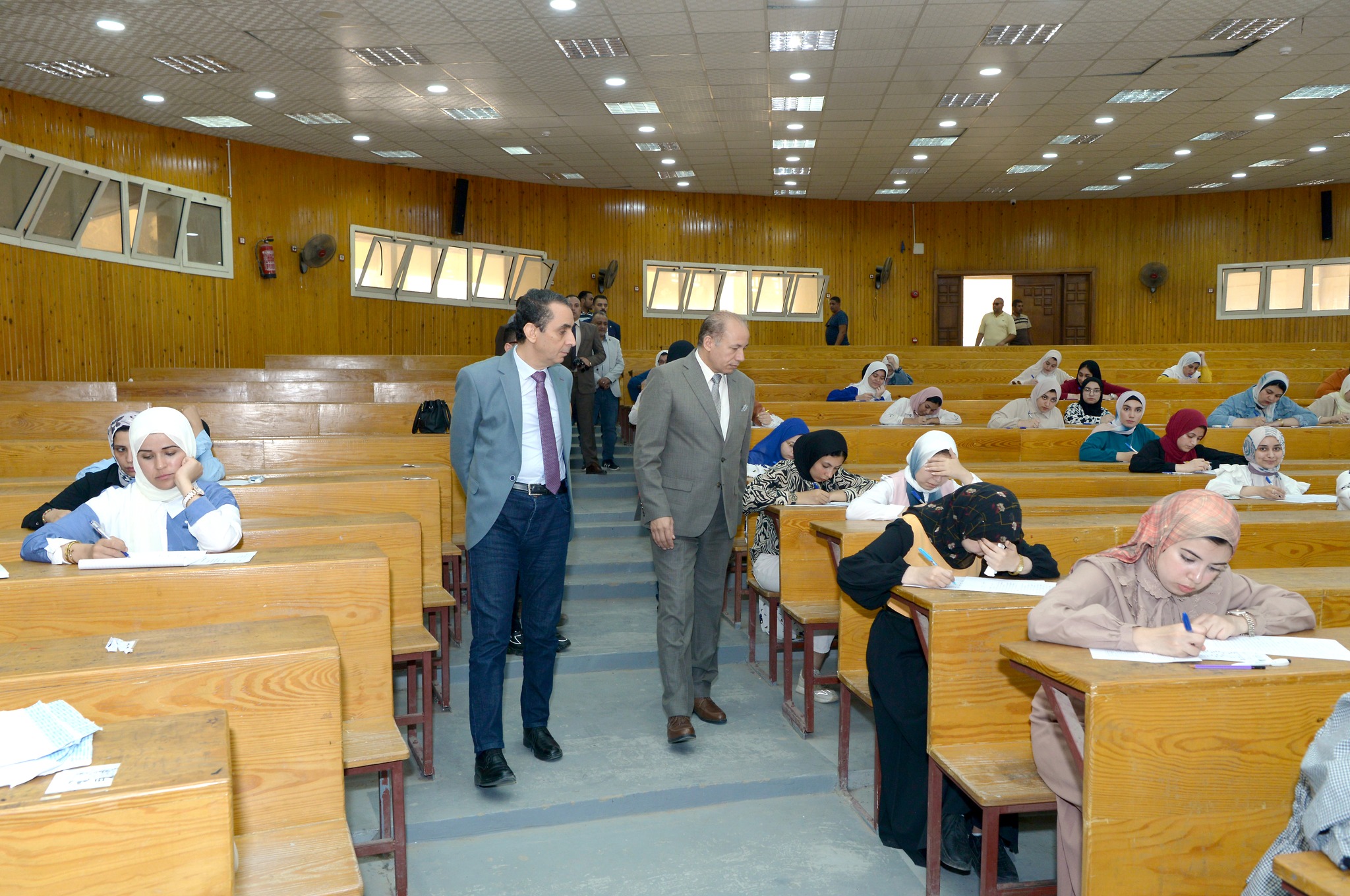 The President of Mansoura University inspects the work of the second semester exams for the academic year 2022-2023 at the Faculties of Arts and Law